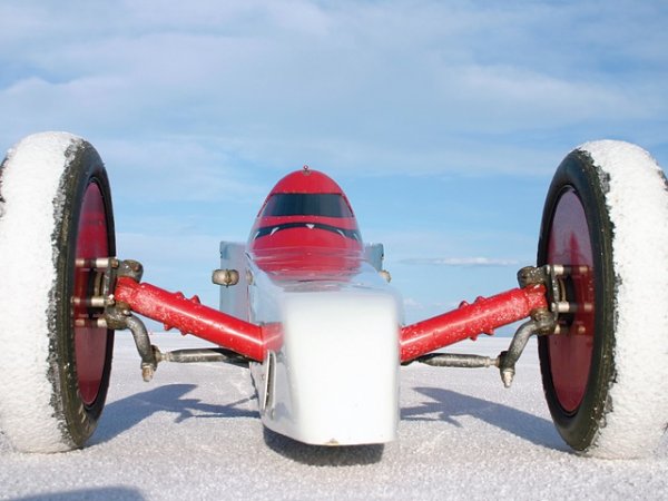 0612dp_11_z+2006_bonneville_salt_flats+goodfellow_racing_streamliner_front.jpg