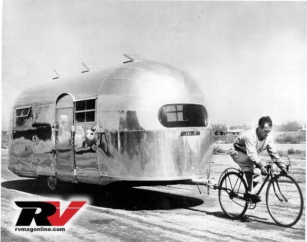 0808rv_02+airstream_trailer_history+bicycle_towing.jpg