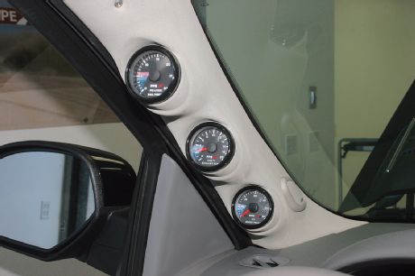 0810_8l_001+ppe_a_pillar_gauge_package+mounted_gauges.jpg