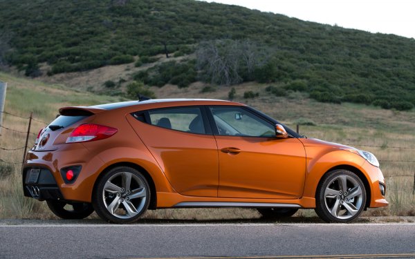 2015-Hyundai-Veloster-Photo1 (1).jpg