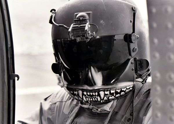 700px-BlackHawkDoorGunnerHelmet.jpg