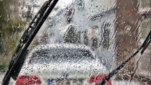 car-windshield-wipers-in-the-rain.jpg
