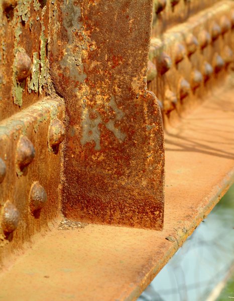 DSCF3566 rusted buttress.jpg