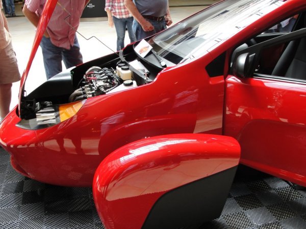 Elio 10.jpg
