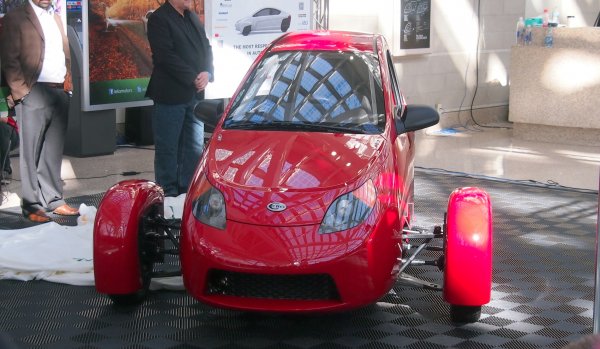 Elio Front Left 2.jpg