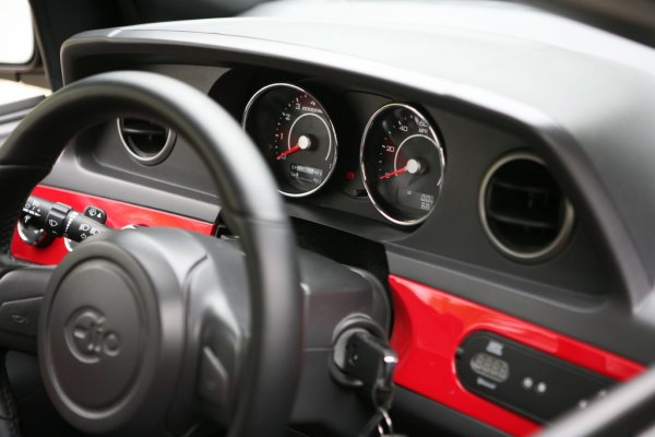 Interior dash with conventional gauges.jpg