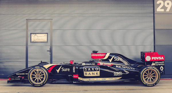 Lotus-E22-18inch-tyres-01.jpg