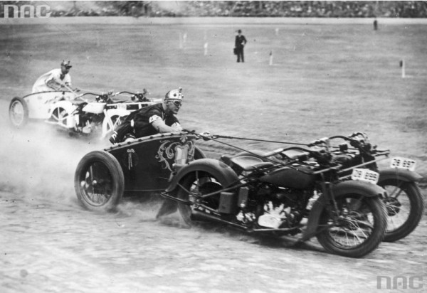 Motorcycle-Chariot-Racing-01-600x412.jpg