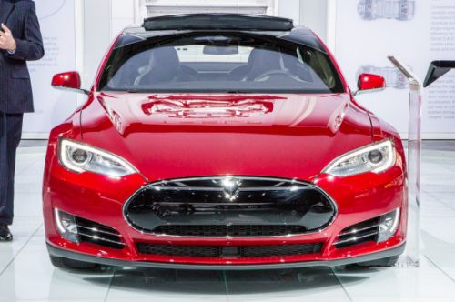 tesla-model-s-p85d-2015-detroit-auto-show_100497371_m.jpg