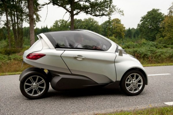 Tesla-three-wheel-car.jpg