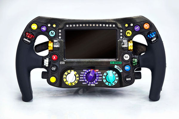 w05-steering-wheel.jpg