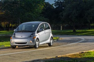 2014-mitsubishi-i-miev_100468557_l.jpg