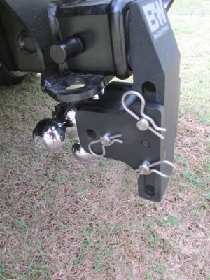 260927 001 B and W trailer hitch 004.jpg
